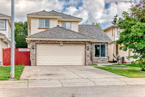 51 Douglas Woods Hill SE Calgary AB T2Z 2G5