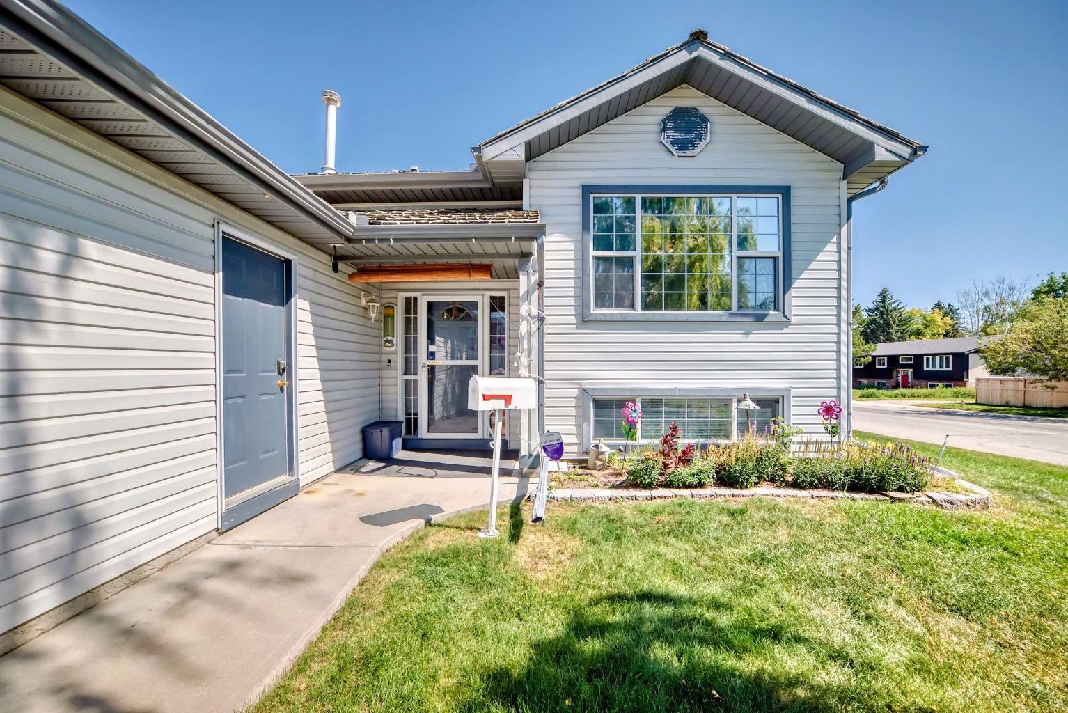 21 Strathmore Lakes Way