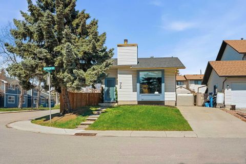Photo of 72 Woodview Court SW, Calgary, AB T2W 4X4 (MLS # A2306271)