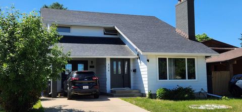 Photo of 526 33 Street S, Lethbridge, AB T1J 4G4 (MLS # A2319693)
