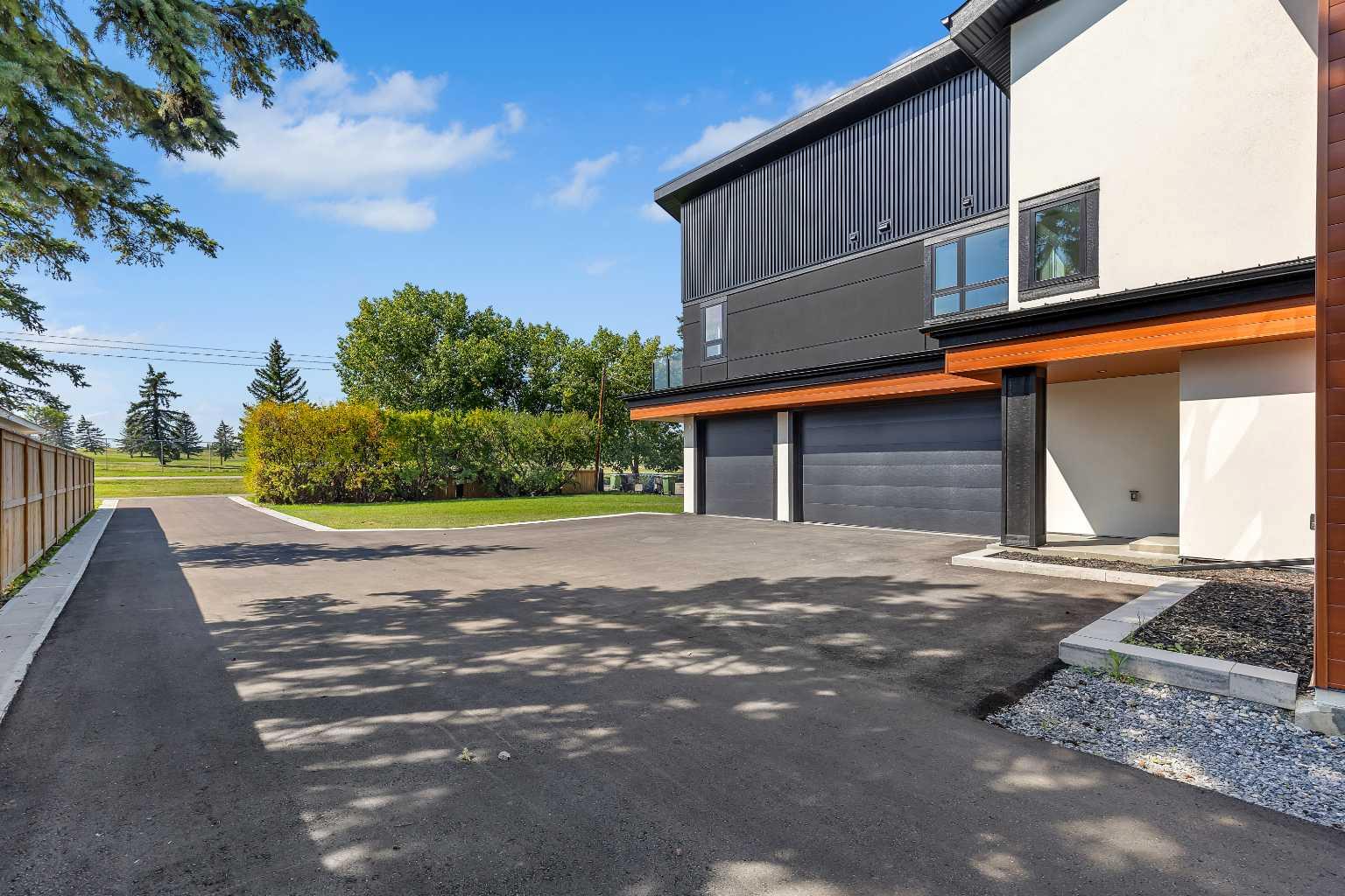 476 WEST CHESTERMERE Drive