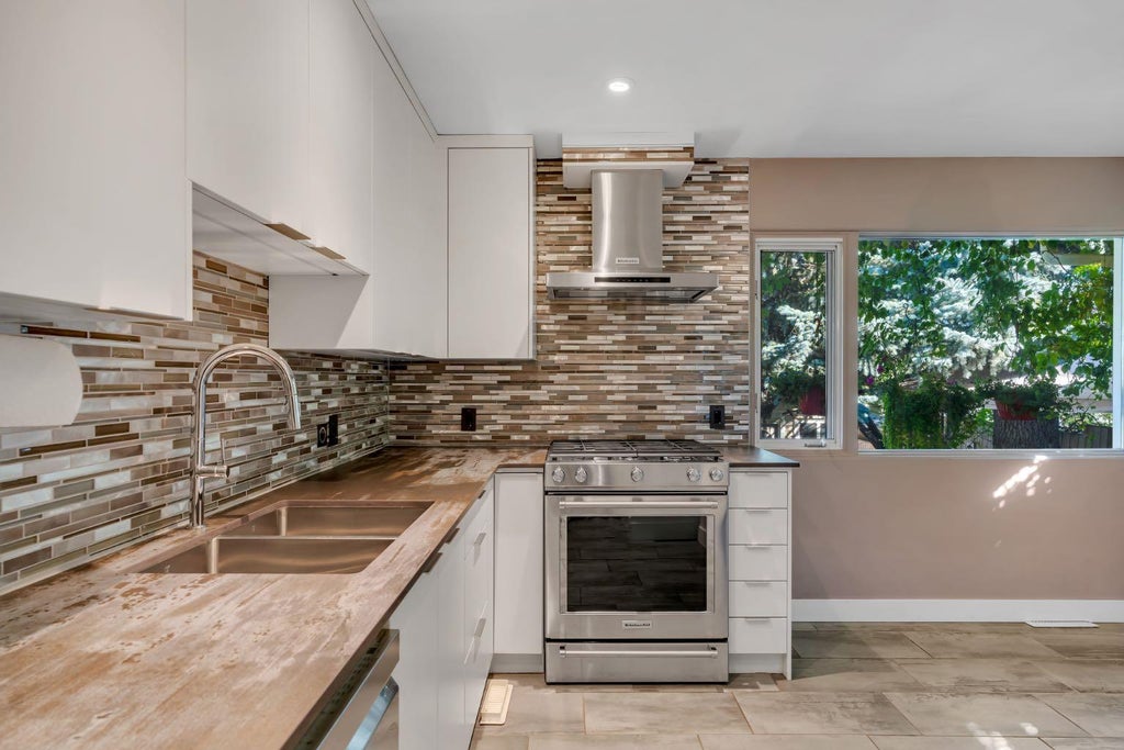 Photo of 212 Blackthorn Road NW, Calgary, AB T2K 3S3 (MLS # A2346351)
