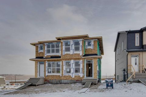 244 Annette Villas NW Calgary AB T3R 2K5