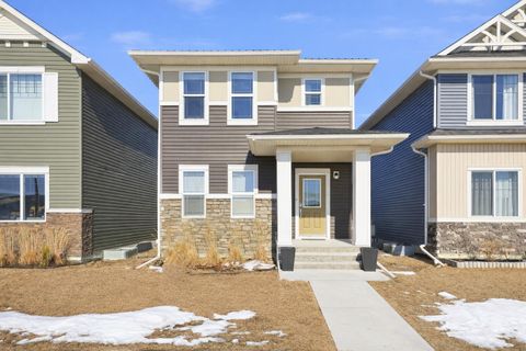 352 Bayview Street SW Airdrie AB T4B 5G3