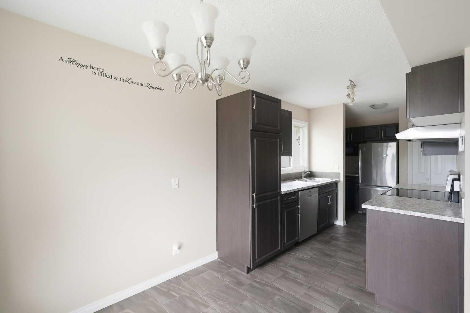 118 Dovertree Place SE