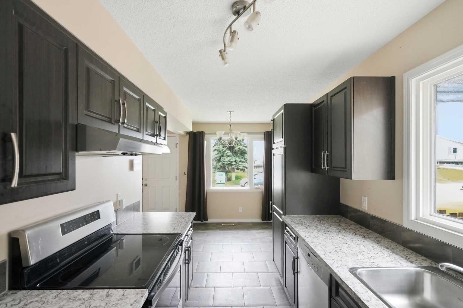 118 Dovertree Place SE