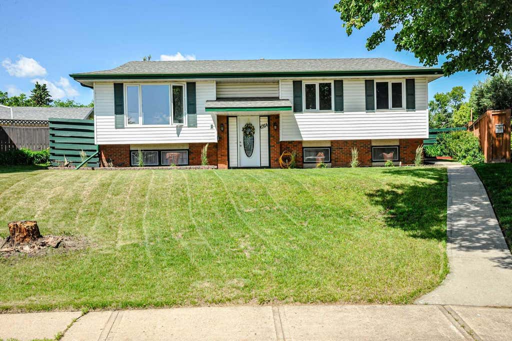 Photo of 6314 44A Avenue, Camrose, AB T4V 0B4 (MLS # A2330615)
