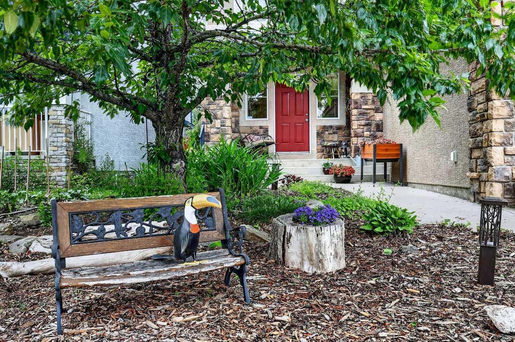 Photo of 14 Evergreen Common SW, Calgary, AB T2Y 4N8 (MLS # A2324050)