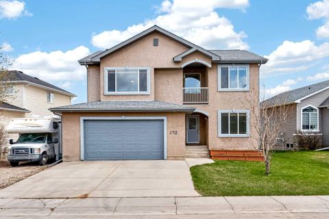 Photo of 172 COVE Drive, Chestermere, AB T1X 1E5 (MLS # A2309172)