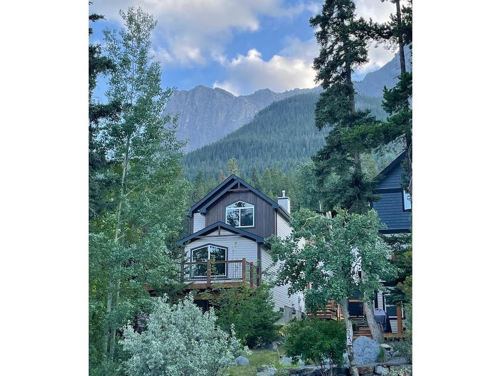 Photo of 921 Lawrence Grassi Ridge, Canmore, AB T1W 2Z5 (MLS # A2305774)