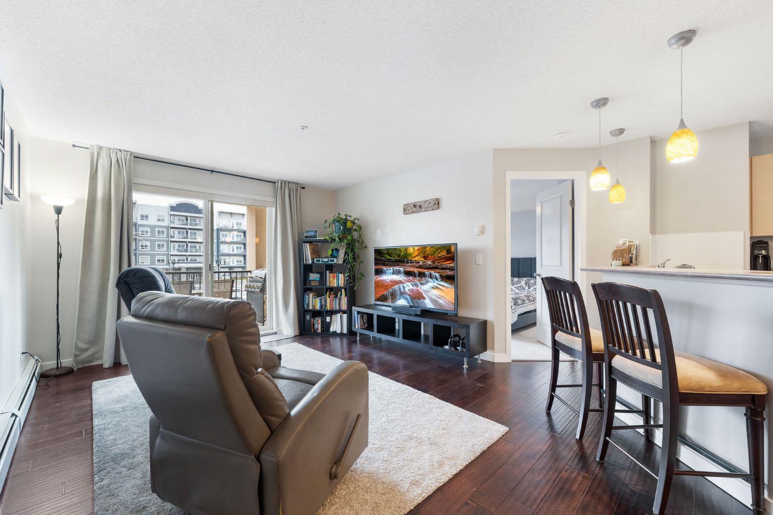 505 Railway Street W 2218