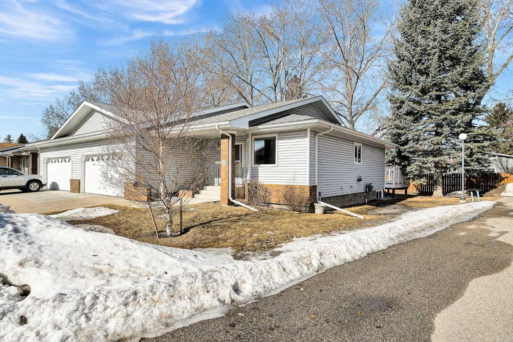 Photo of 22 Vandoos Gardens NW, Calgary, AB T3A 4W4 (MLS # A2294041)