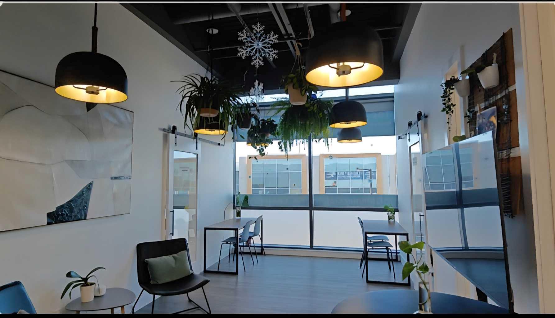 12 Royal Vista Way NW