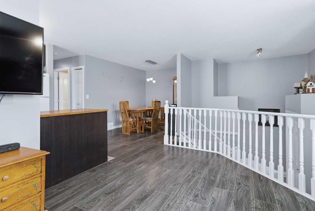 Photo of 69 willow springs Crescent, Sylvan Lake, AB T4S 1G3 (MLS # A2292203)