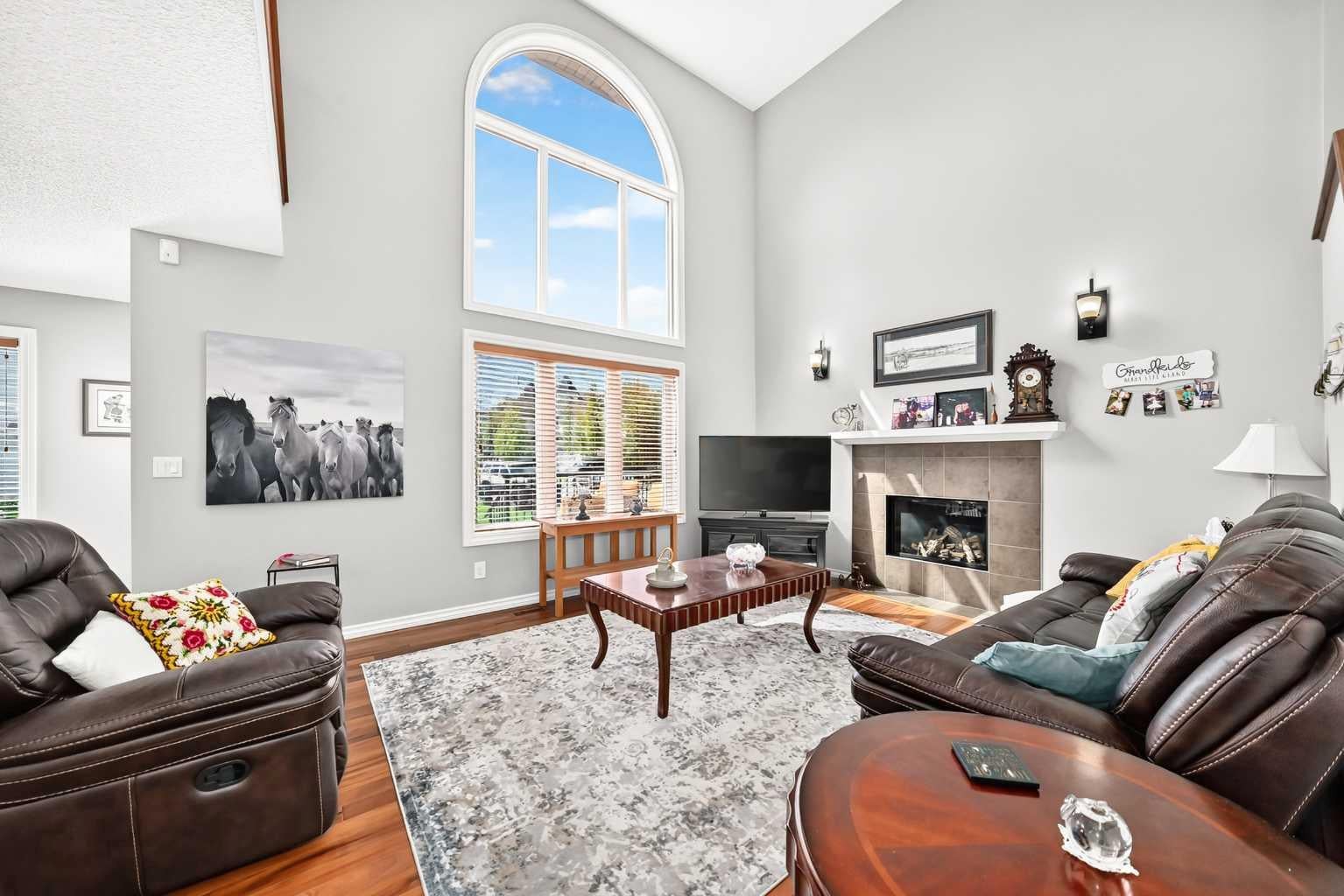 209 Crystal Green Point