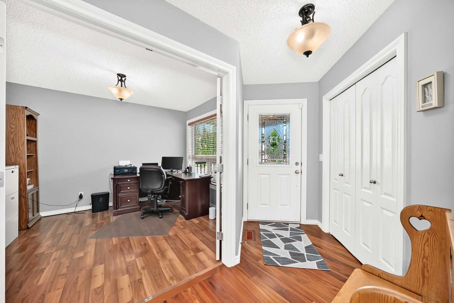 209 Crystal Green Point