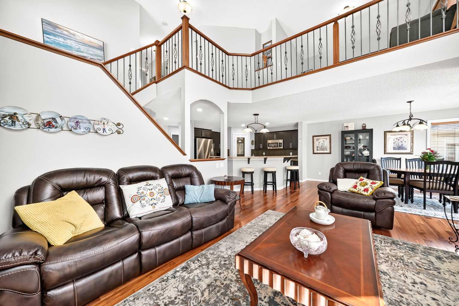 209 Crystal Green Point