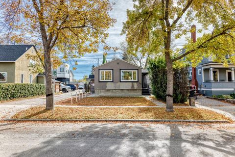 Photo of 319 11 Avenue NE, Calgary, AB T2E 0Z2 (MLS # A2263388) Photo of 319 11 Avenue NE, Calgary, AB T2E 0Z2 (MLS # A2263388)