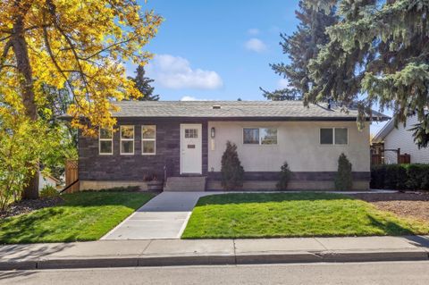 Photo of 4211 Dalhart Road NW, Calgary, AB T3A 1B6 (MLS # A2306165)