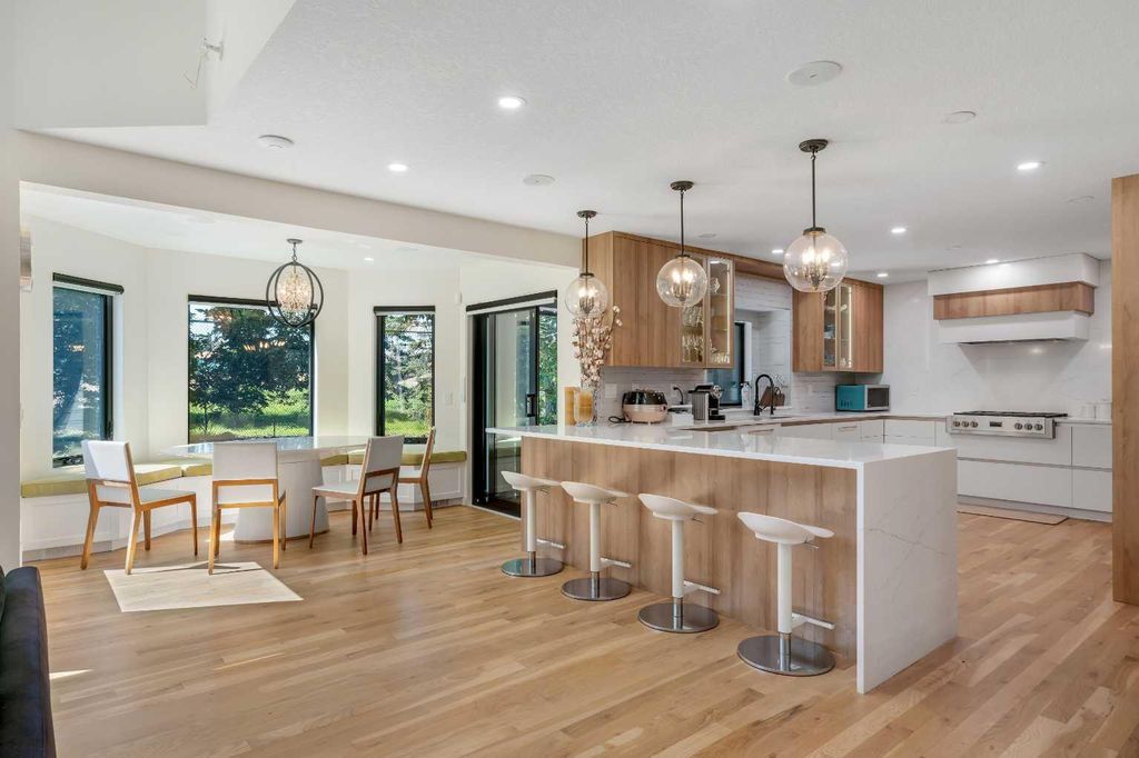 Photo of 931 Shawnee Drive SW, Calgary, AB T2Y 2G8 (MLS # A2303578)