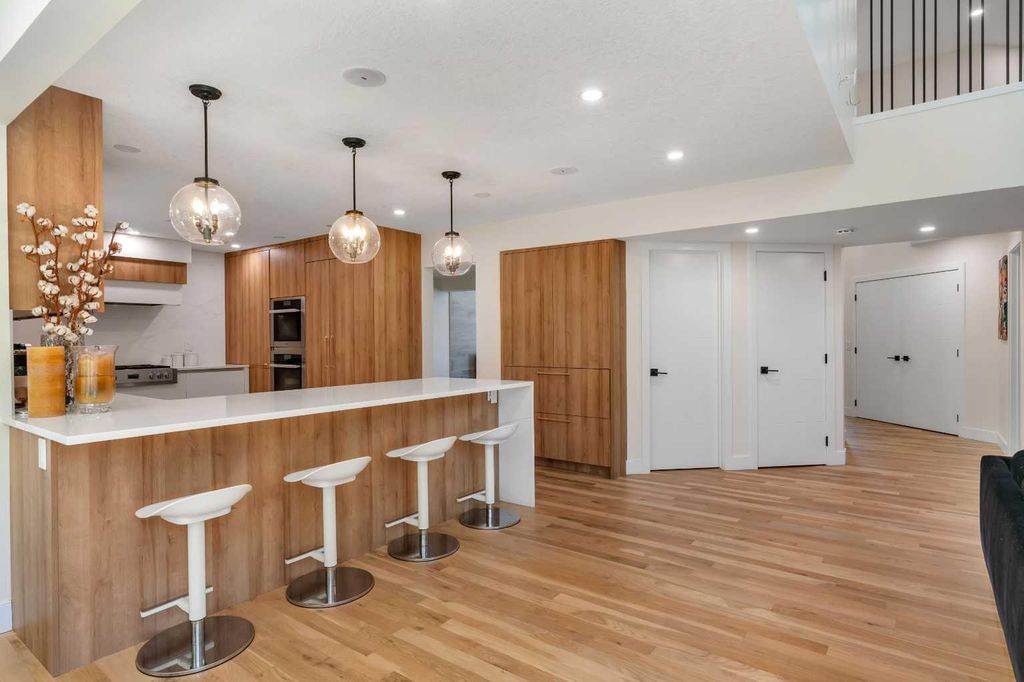 Photo of 931 Shawnee Drive SW, Calgary, AB T2Y 2G8 (MLS # A2303578)