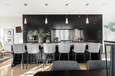 101 Aspen Meadows Hill SW Calgary AB T3H 0G3