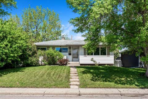 Photo of 1032 89 Avenue SW, Calgary, AB T2V 0W4 (MLS # A2318175)