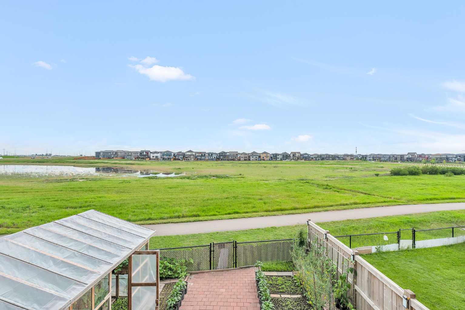 304 Corner Meadows Manor NE