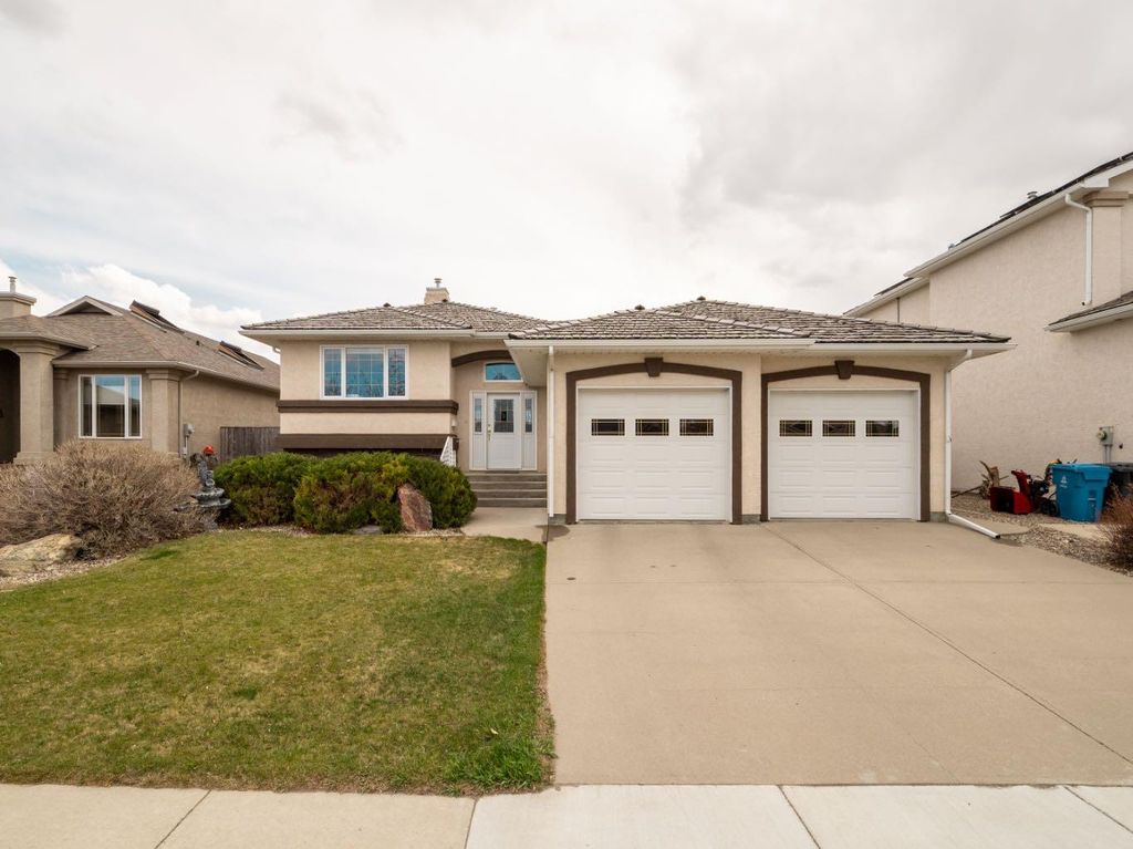 Photo of 44 Canyon Boulevard W, Lethbridge, AB T1K 6X6 (MLS # A2299884)