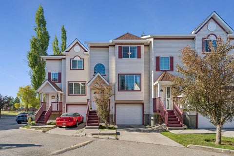 Photo of 15 Rocky Ridge Gate NW #5, Calgary, AB T3G 4P6 (MLS # A2348560)