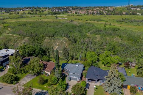 Photo of 333 Wildwood Drive SW, Calgary, AB T3C 3E4 (MLS # A2303413)