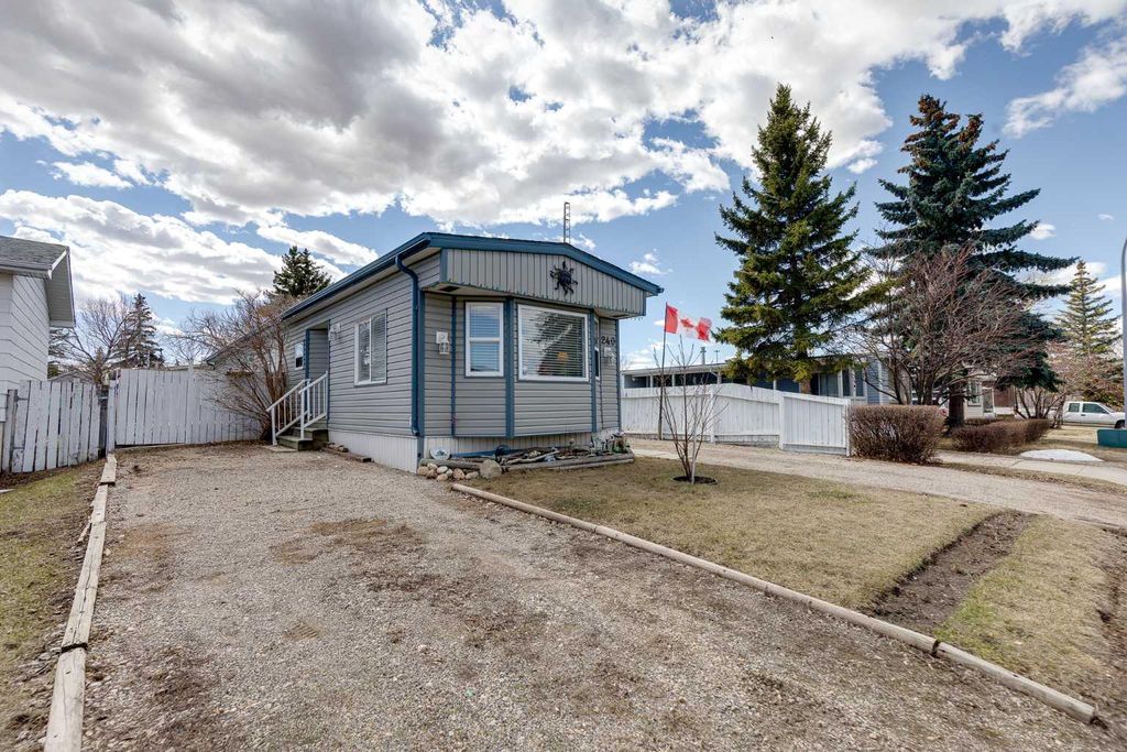 Photo of 240 Big Hill Circle SE, Airdrie, AB T4A 1P8 (MLS # A2314193)