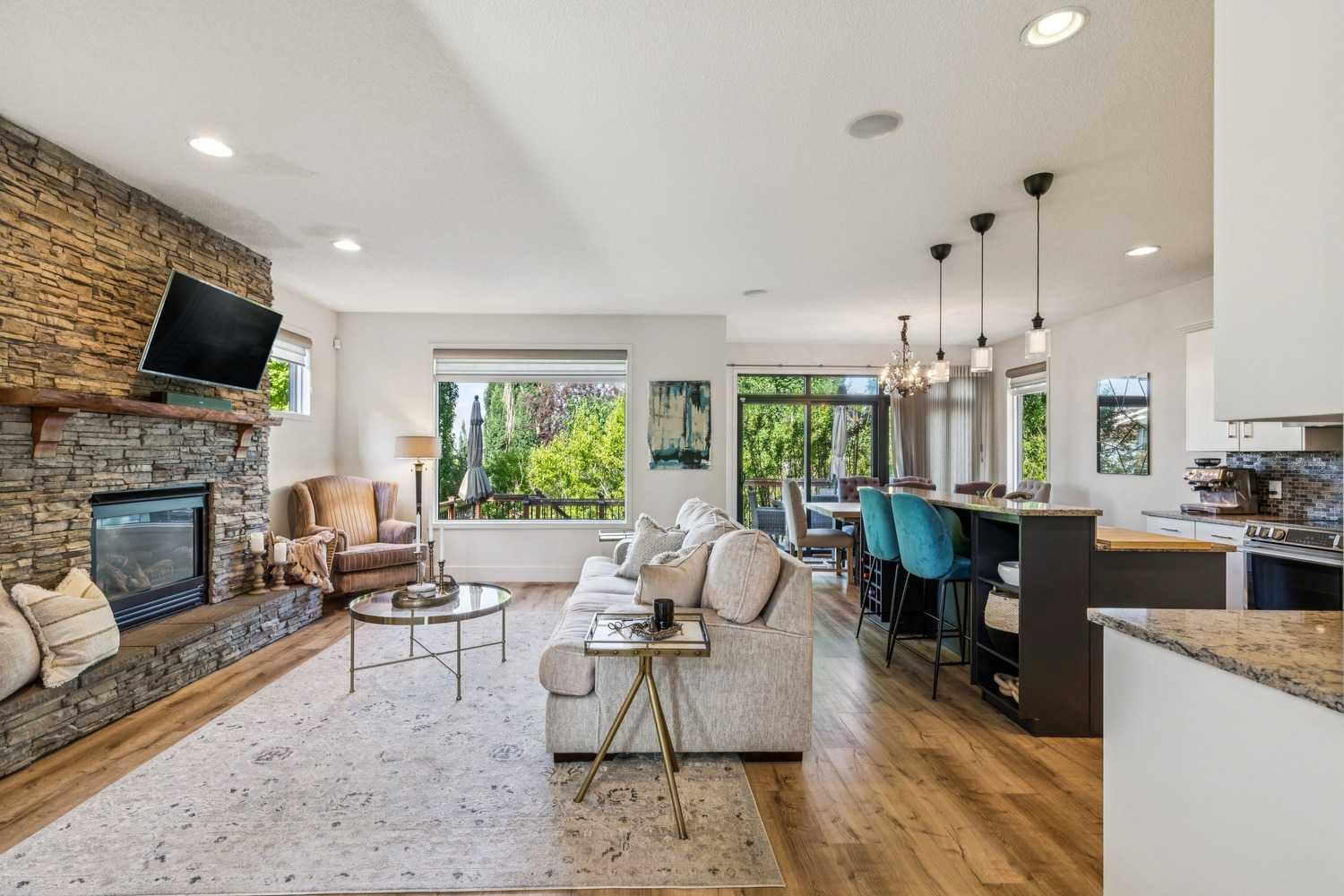 135 Tuscany Ravine Road NW