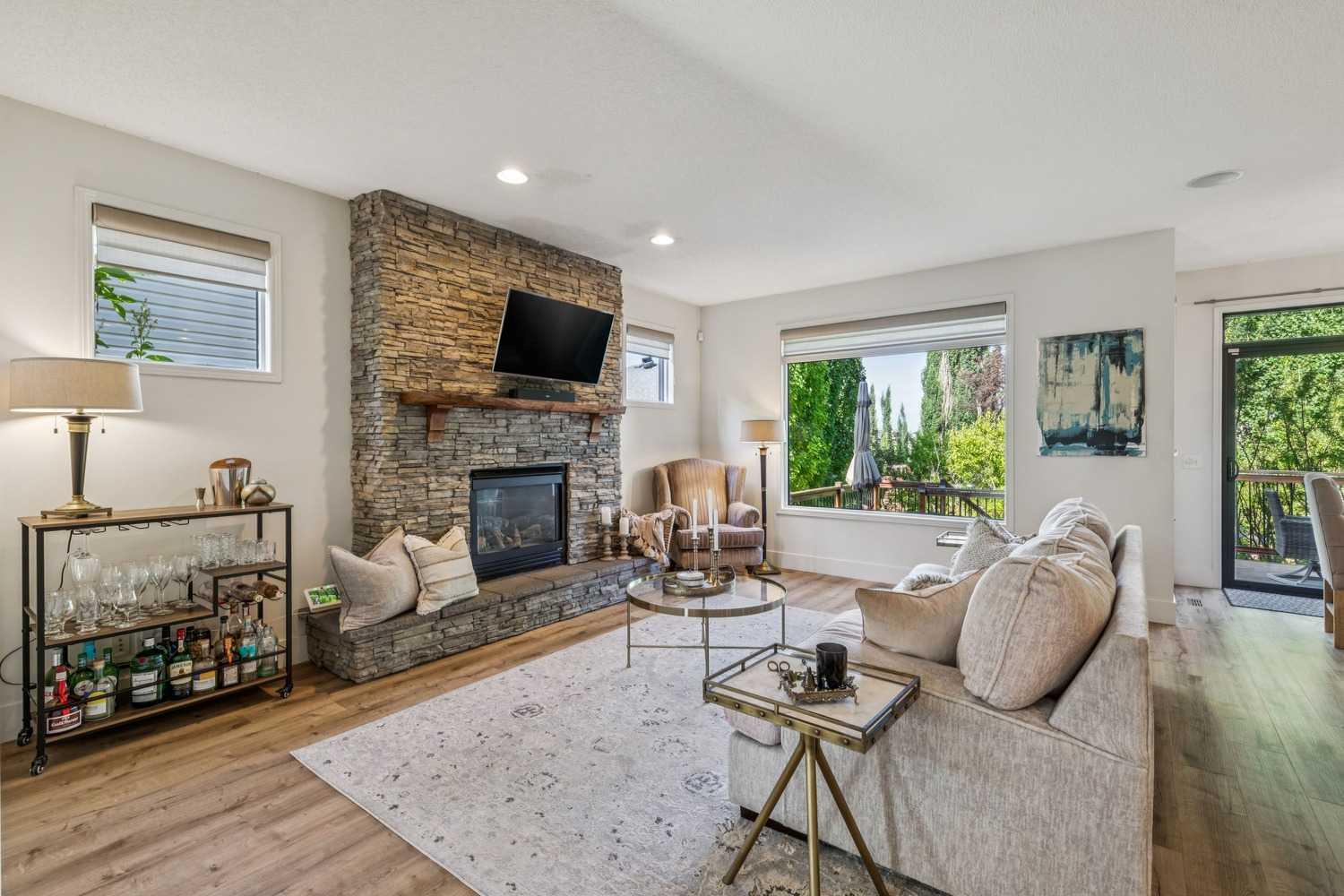 135 Tuscany Ravine Road NW
