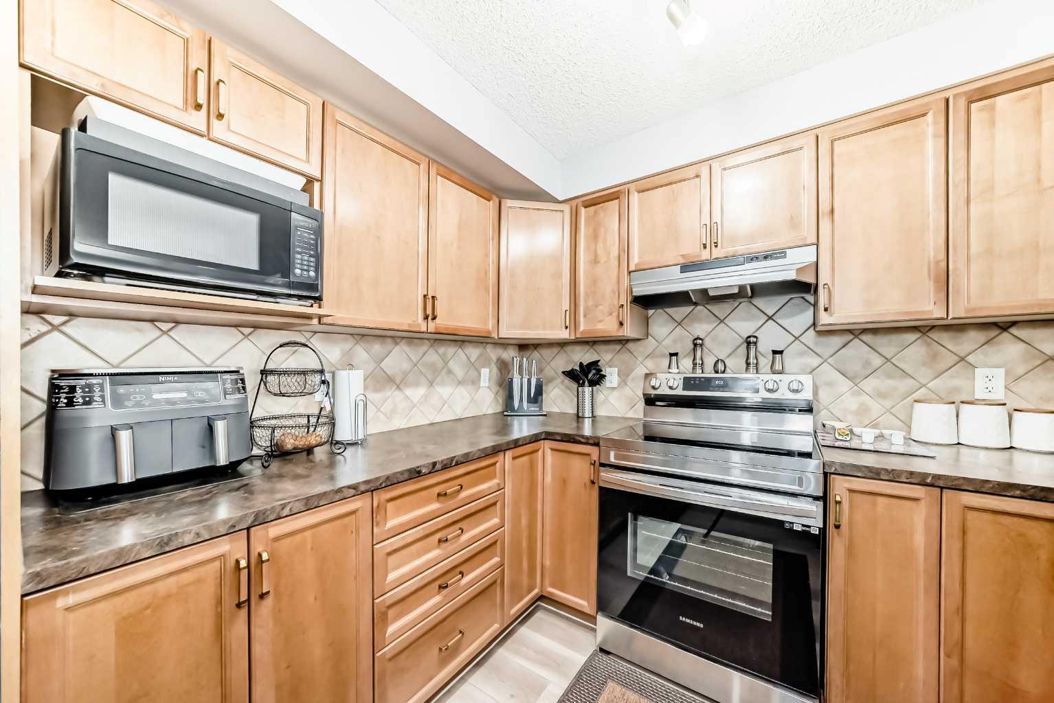 5200 44 Avenue NE 2215