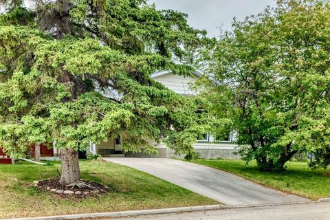 Photo of 6539 54 Street NW, Calgary, AB T3A 1R5 (MLS # A2321318)