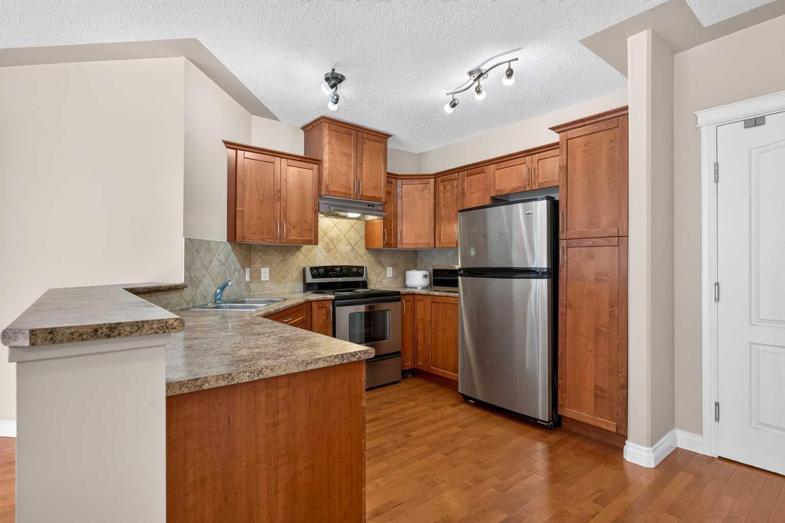 30 Discovery Ridge Close SW 305