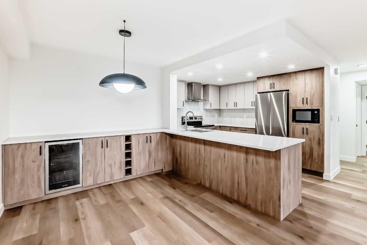 225 25 Avenue SW 806