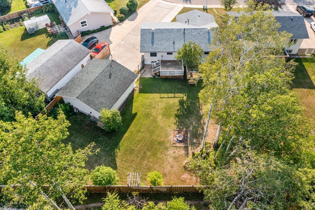 Photo of 7 May Crescent, Fort McMurray, AB T9H 1J8 (MLS # A2308906)