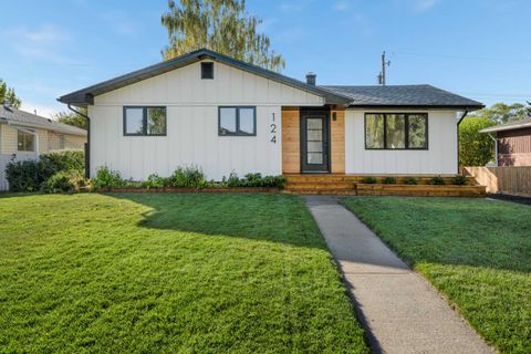 Photo of 124 Gainsborough Drive SW, Calgary, AB T3E 4W9 (MLS # A2266101) Photo of 124 Gainsborough Drive SW, Calgary, AB T3E 4W9 (MLS # A2266101)