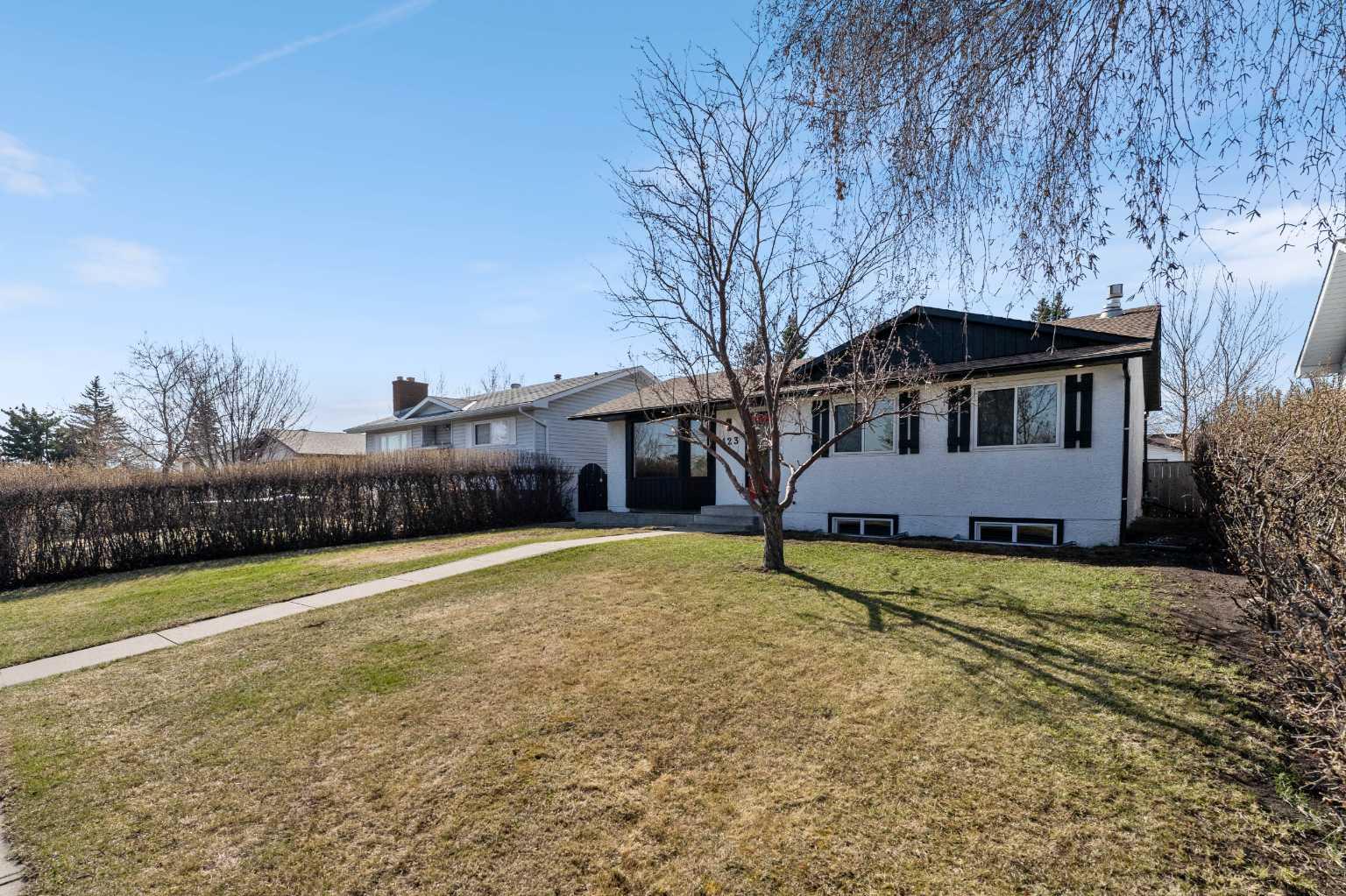423 Pinewind Road NE