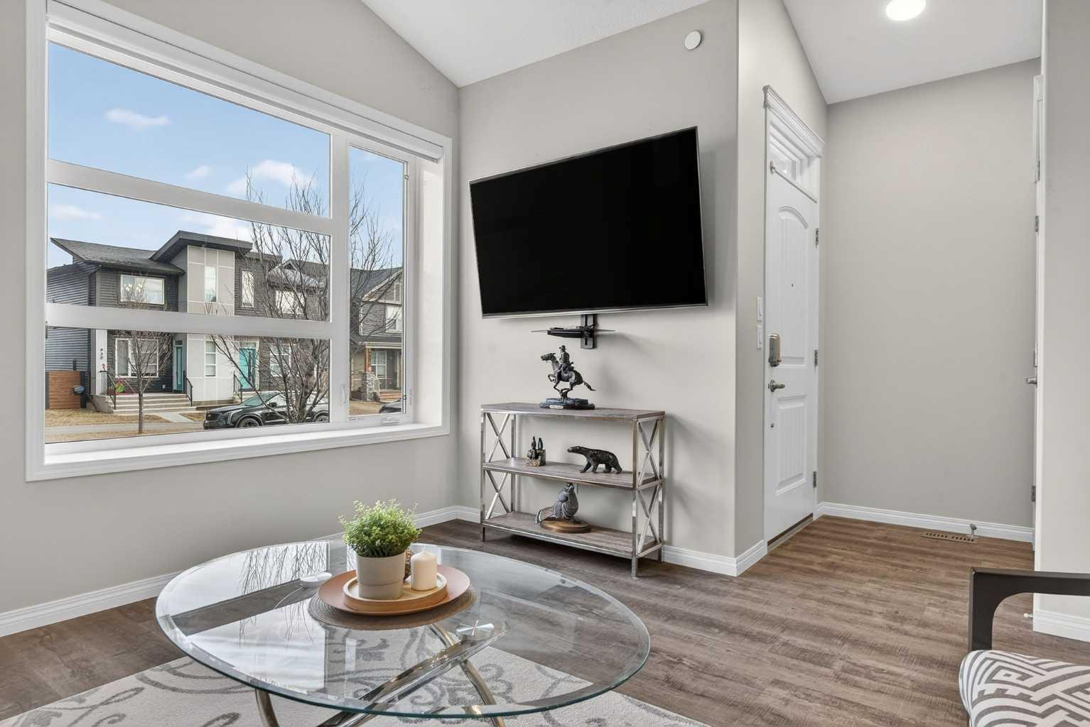 937 Livingston Way NE