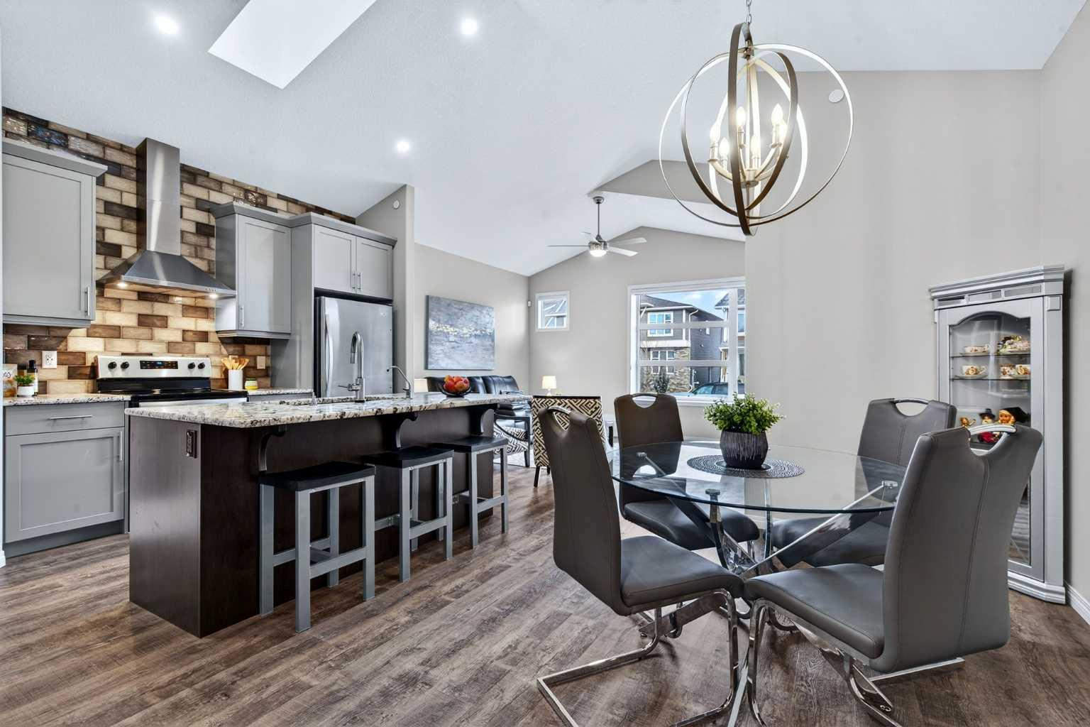 937 Livingston Way NE