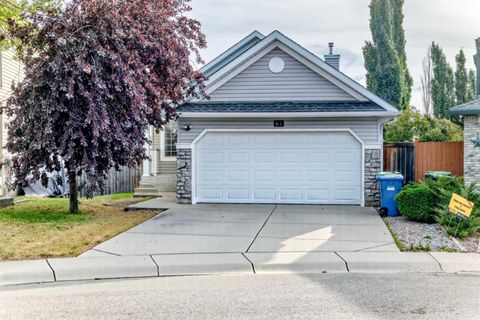 61 Royal Birch Grove NW Calgary AB T3G 5K5