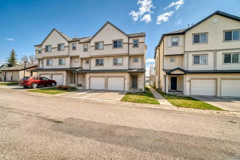 Photo of 17 Copperfield Court SE, Calgary, AB T2Z 4Z3 (MLS # A2302063)