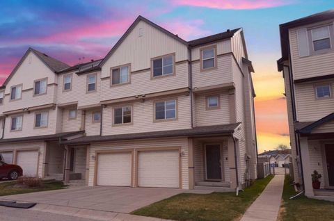 Photo of 17 Copperfield Court SE, Calgary, AB T2Z 4Z3 (MLS # A2302063)