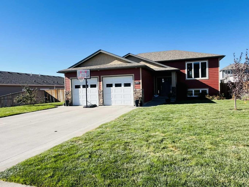 Photo of 1008 6 Street, Barnwell, AB T0K 0B0 (MLS # A2264833)
