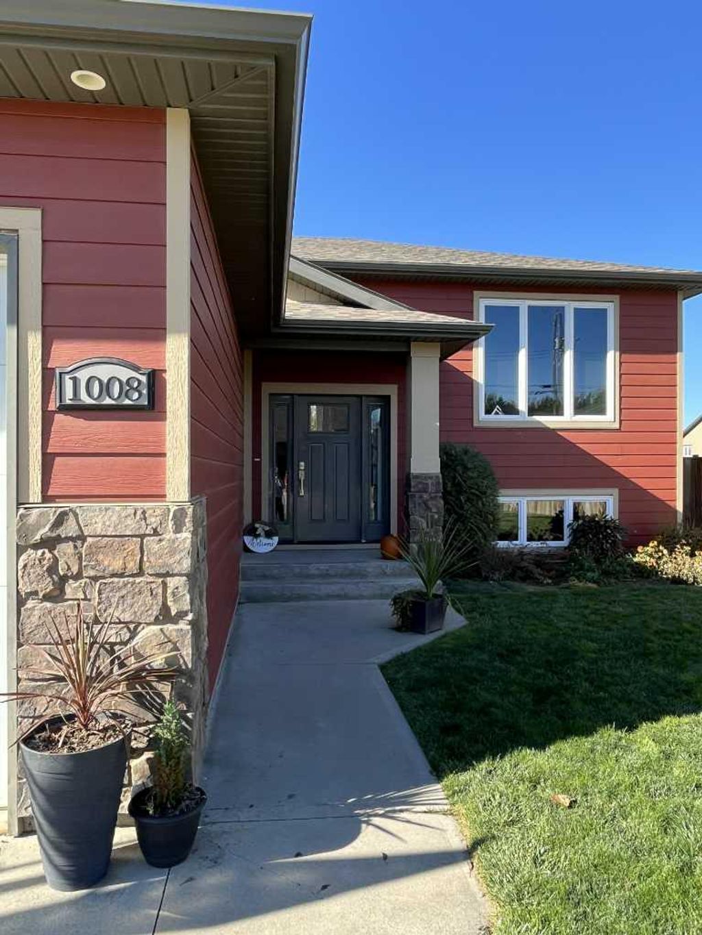 Photo of 1008 6 Street, Barnwell, AB T0K 0B0 (MLS # A2264833)