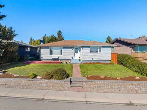 Photo of 244 Cantrell Drive SW, Calgary, AB T2W 2K6 (MLS # A2346544)