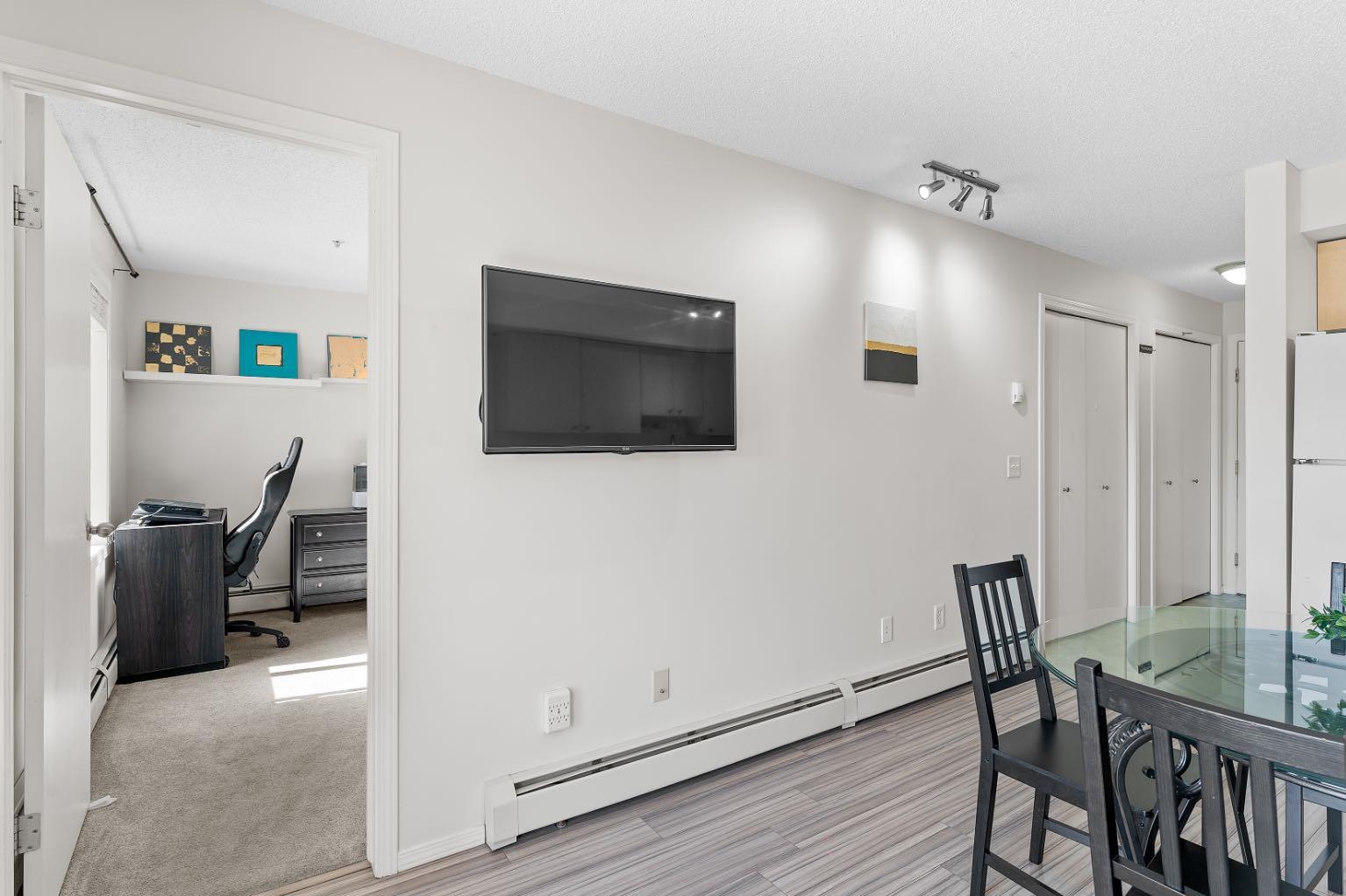 16 Country Village Bay NE 2205